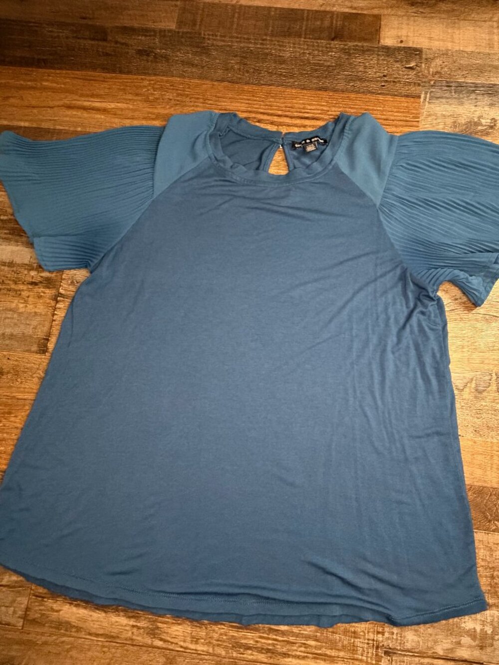 Cable & Gauge Women's Pleated Flutter Sleeve Blouse Top Large